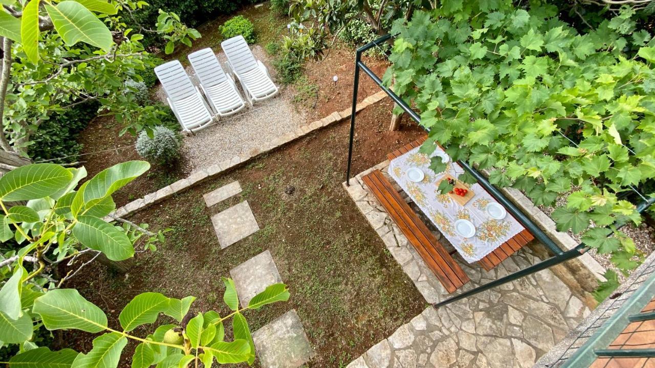 Bilini Garden Apartment Pola Esterno foto